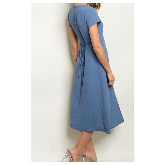 ❤️1DAY SALE❤️💕Baby Blue Keyhole MIDI Dress💕 - Picture 4 of 5